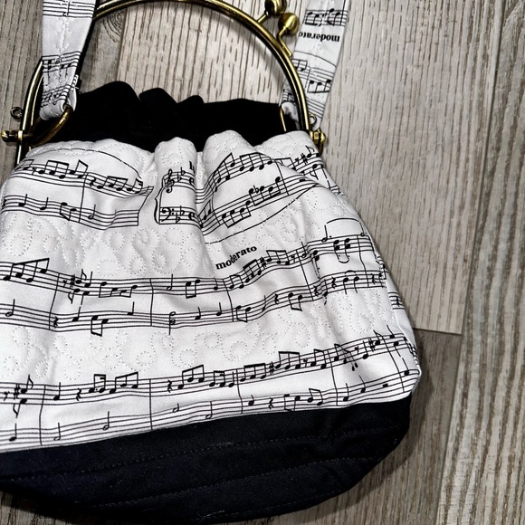 Handmade Music sheet note musician clasp crossbody handbag reworked white black - Picture 3 of 8